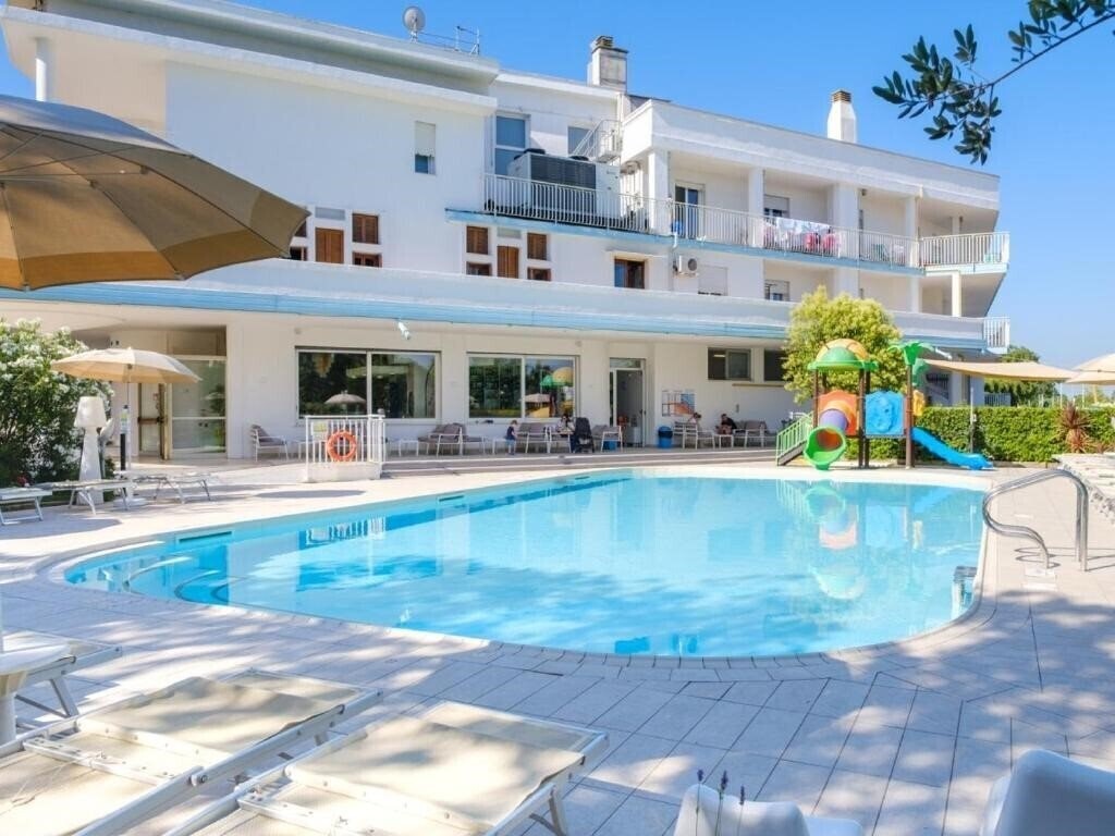 Готель Family Hotel Alexander 3*
