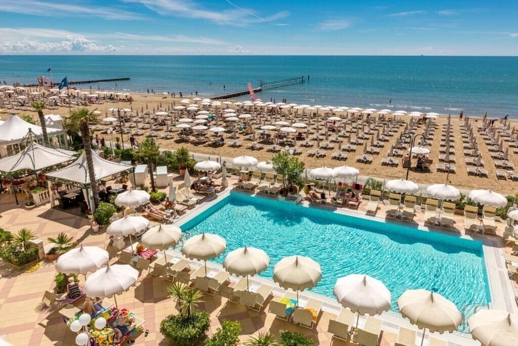 Готель Luxor e Cairo The Beach Resort 4*