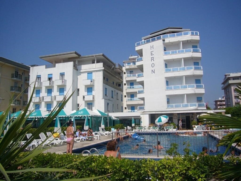 Отель Heron 3*