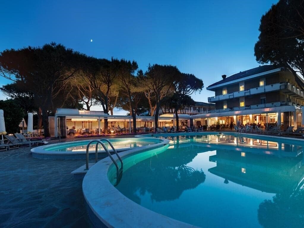Готель Hotel Negresco 4*