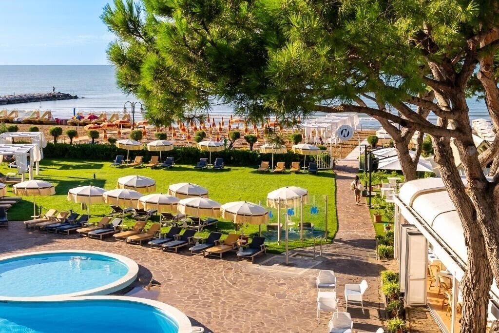 Фото Hotel Negresco 4*