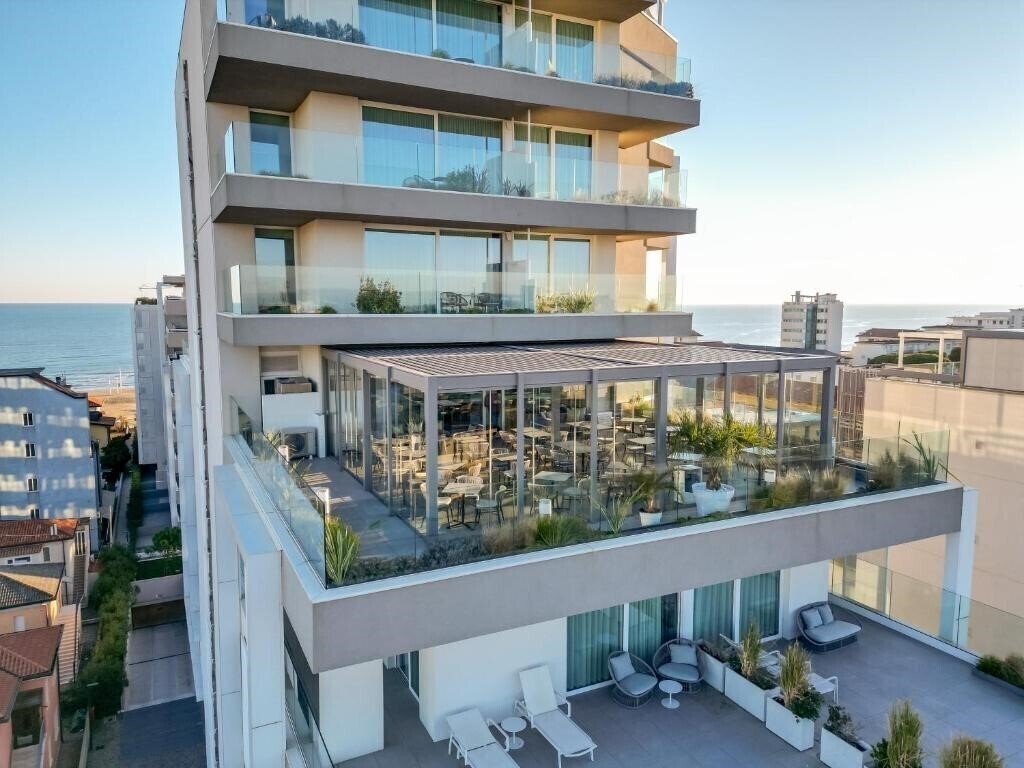 Зображення J44 Lifestyle 5*