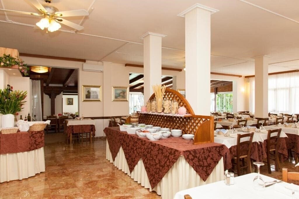 Отель Hotel Arborea 2*