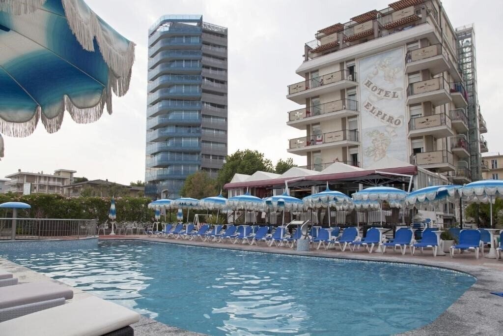 Готель Hotel Elpiro 4*