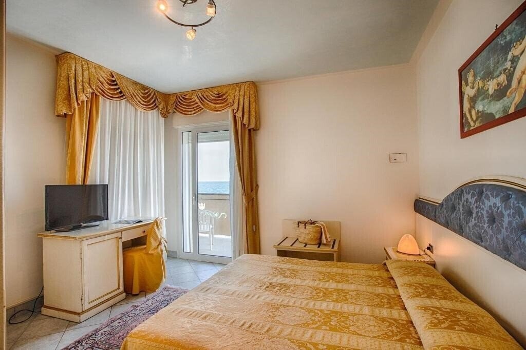 Фотографія Hotel Elpiro 4*