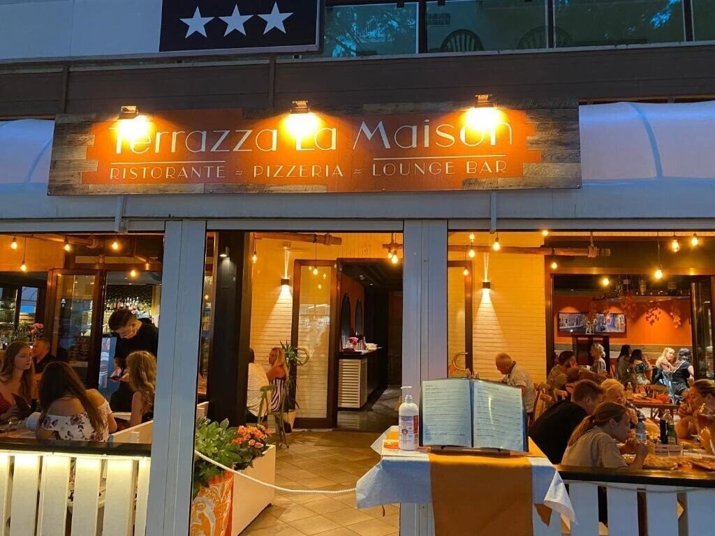 Отель La Maison Hotel 3*