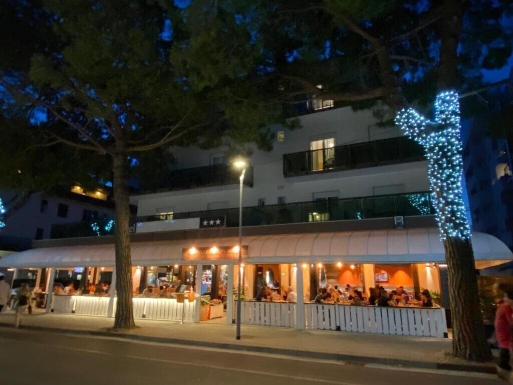 Фотография La Maison Hotel 3*