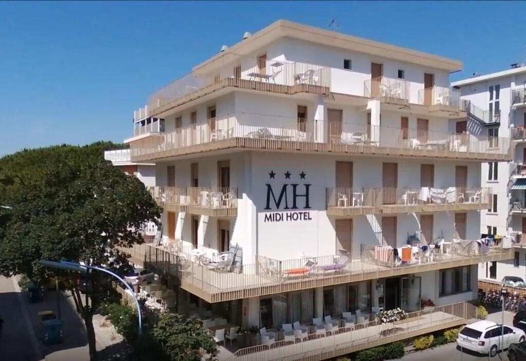 Готель Hotel Midi 3*