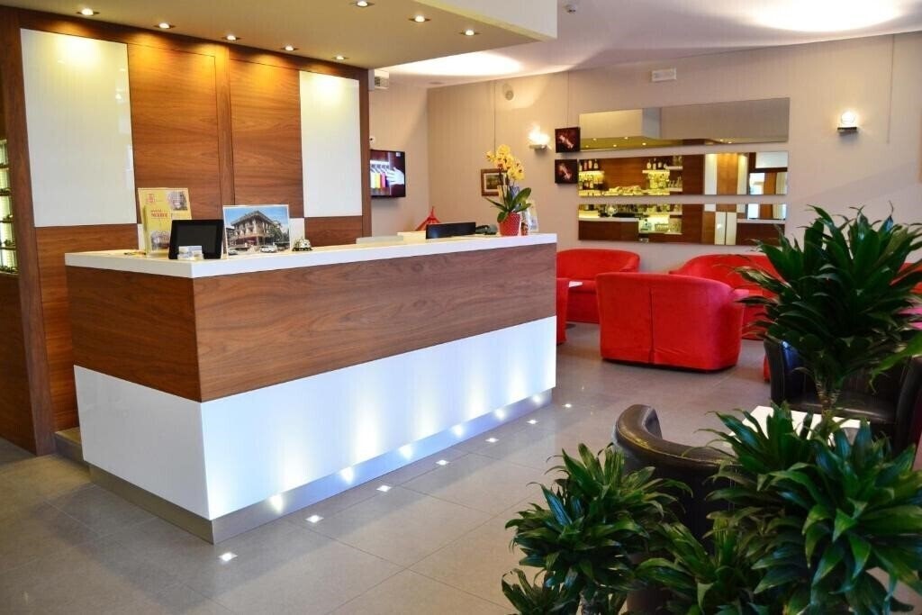 Фотографія Hotel Midi 3*