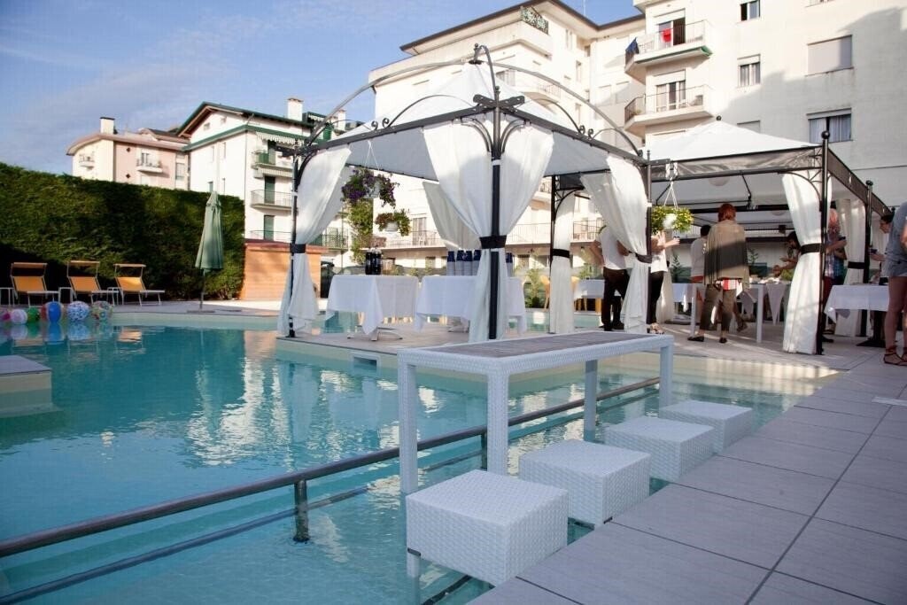 Отель Hotel Ute 3*
