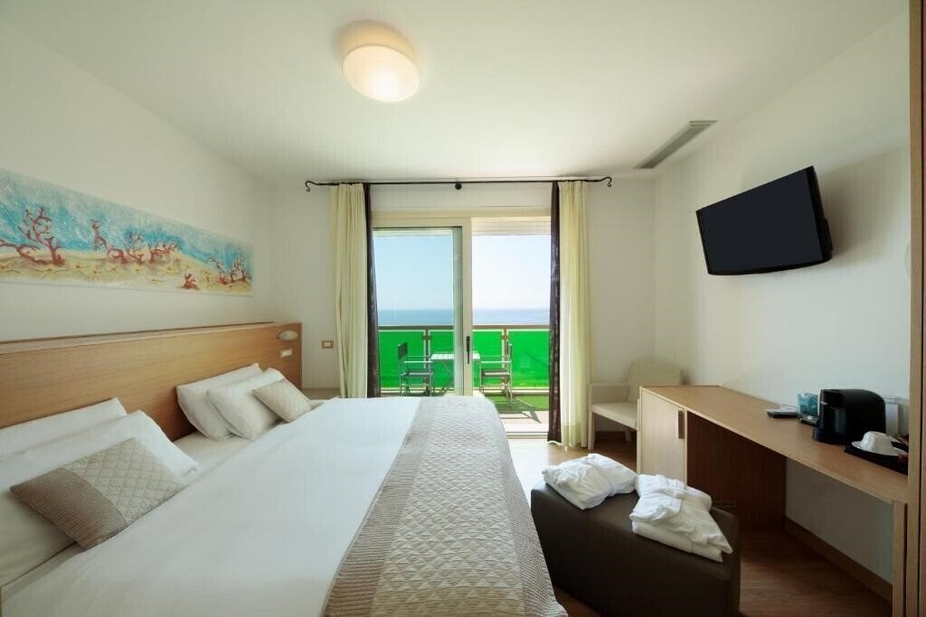 Фотографія Hotel Bristol 4*