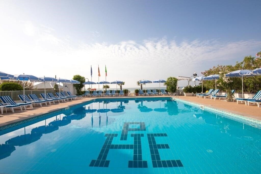 Готель Hotel Plaza Esplanade 3*
