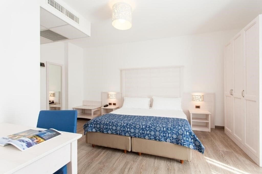 Картинка Regent's Hotel 4*