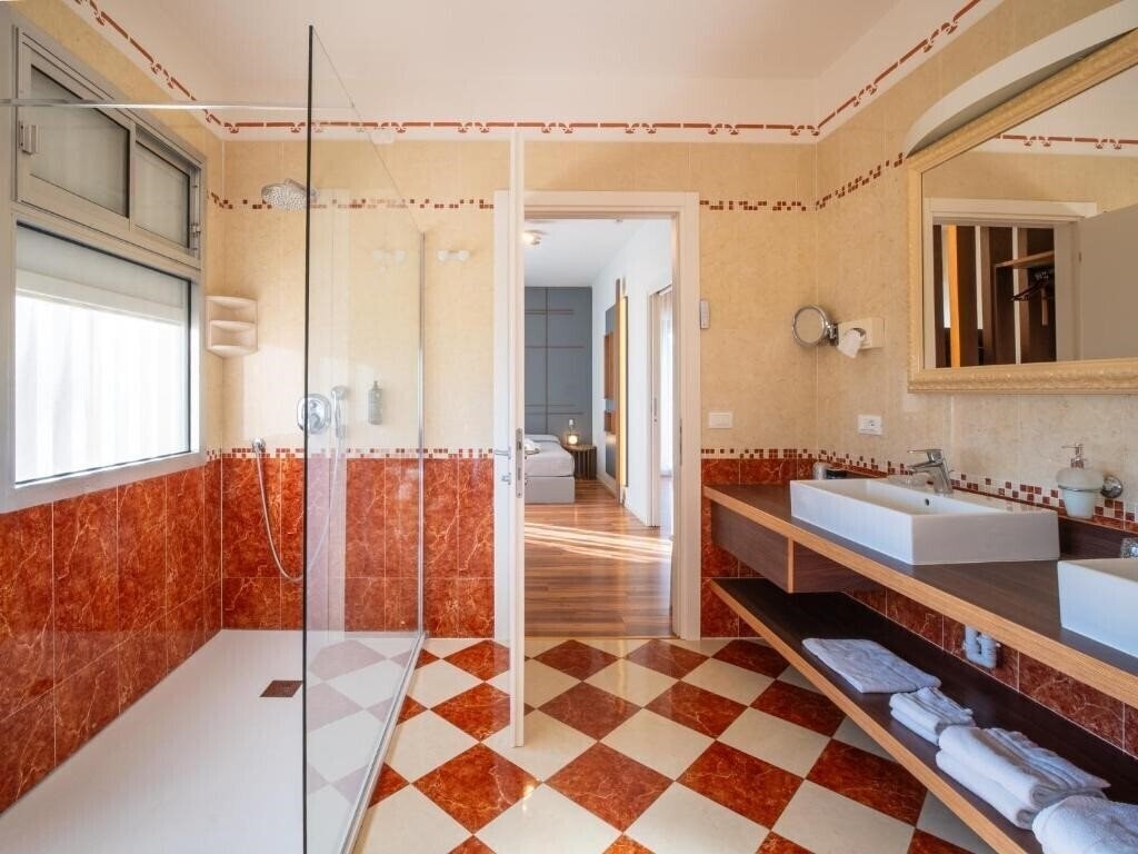 Готель Carlton 4*