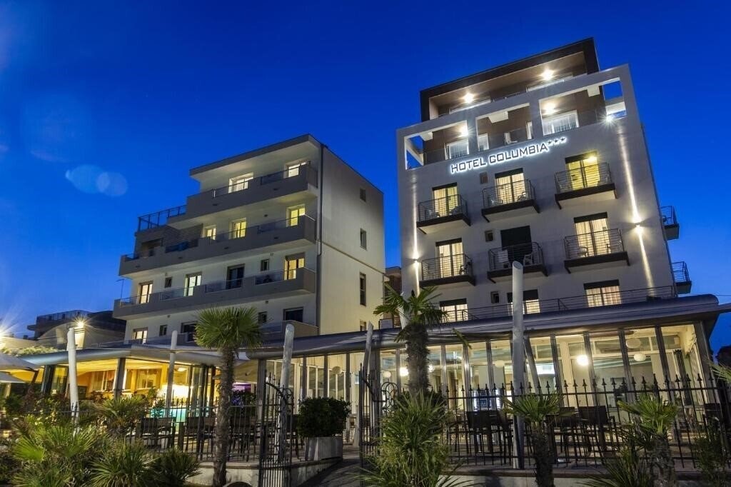 Отель Hotel Columbia & Ninfea 3*
