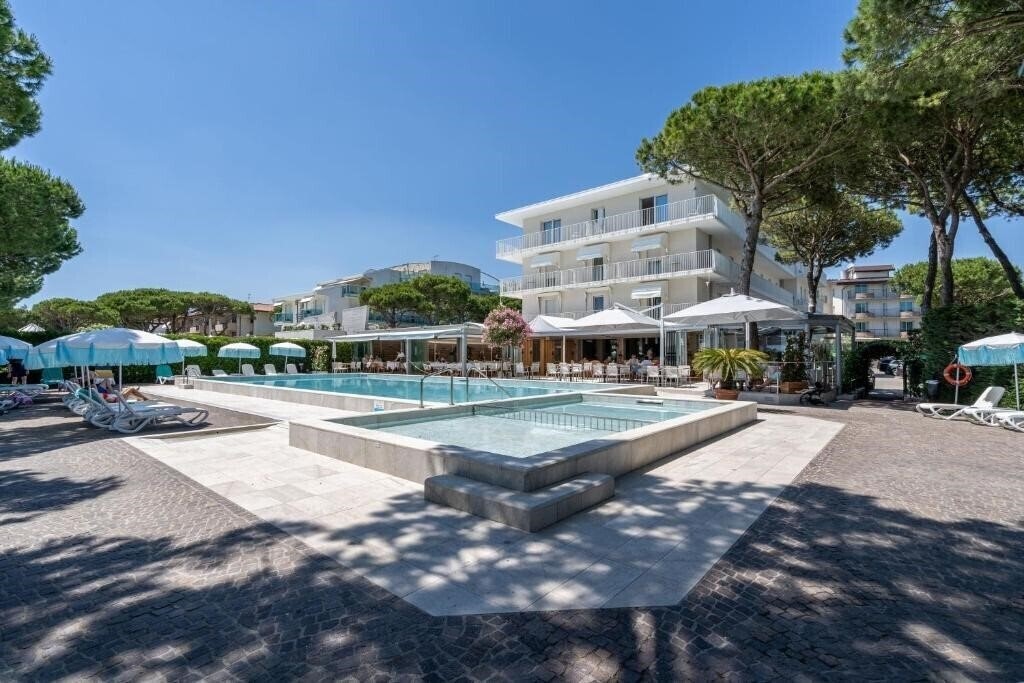 Отель Hotel Bauer & Sporting 4*