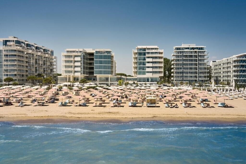 Отель Falkensteiner Residences Jesolo 4*