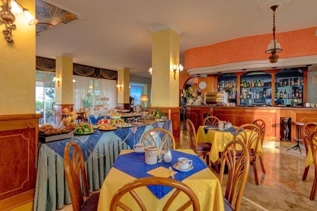 Готель Hotel Napoleon 4*
