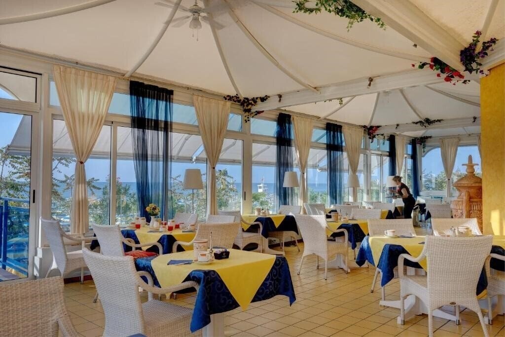 Фото Hotel Napoleon 4*