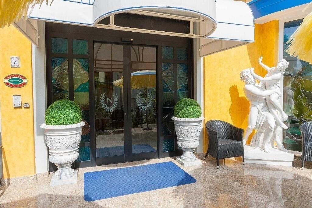 Зображення Hotel Napoleon 4*