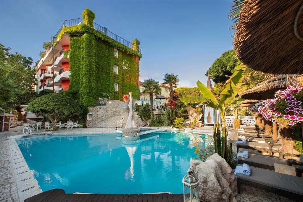 Отель Hotel Milton (Adults Only) 4*