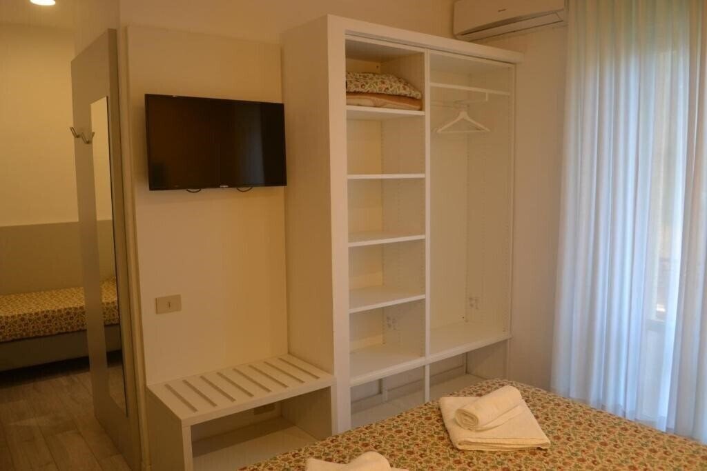 Отель Hotel Mirage 2*