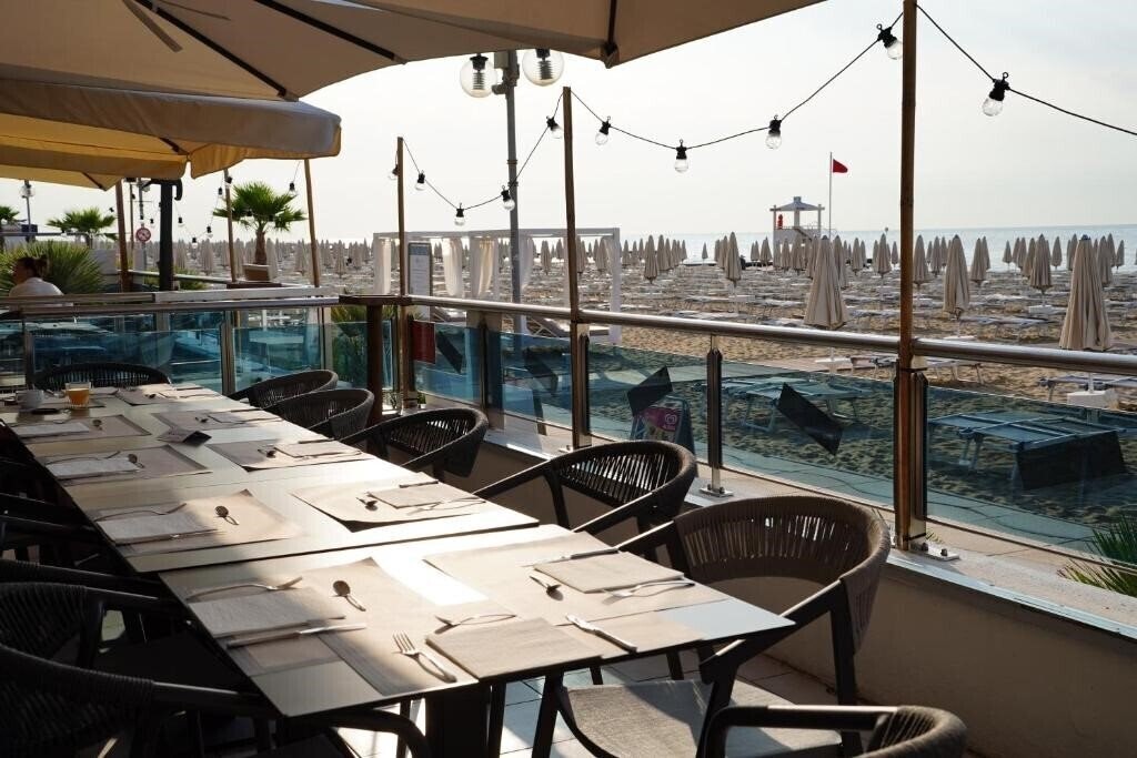 Готель Hotel Delaville 3*