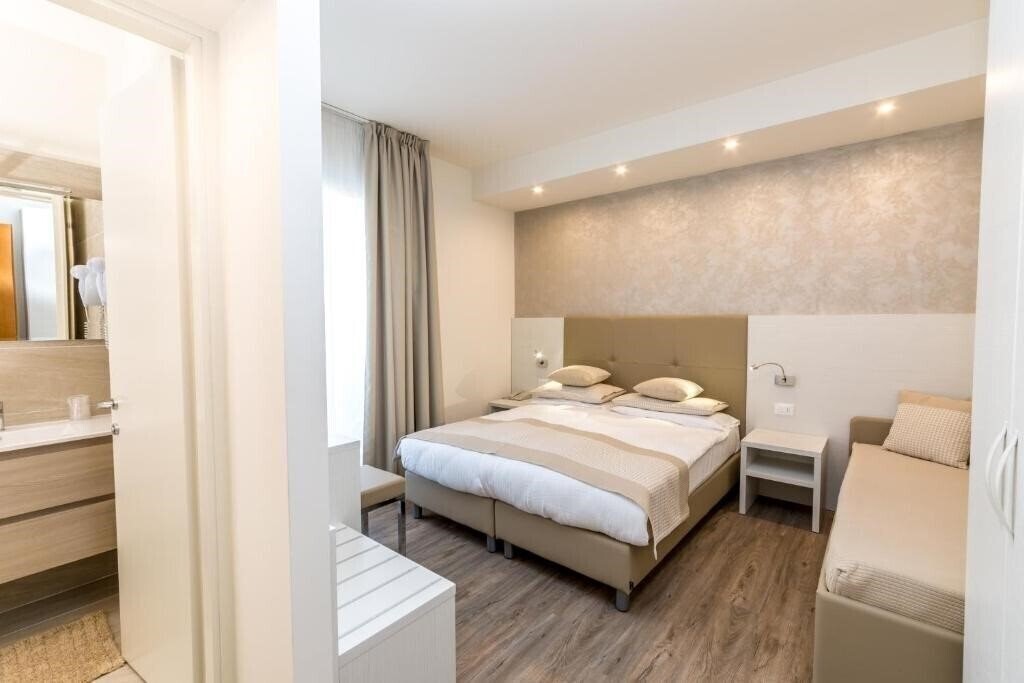 Фото Hotel Touring 3*