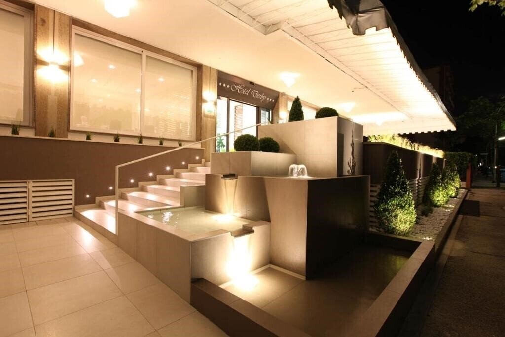 Отель Derby S Hotel 3*