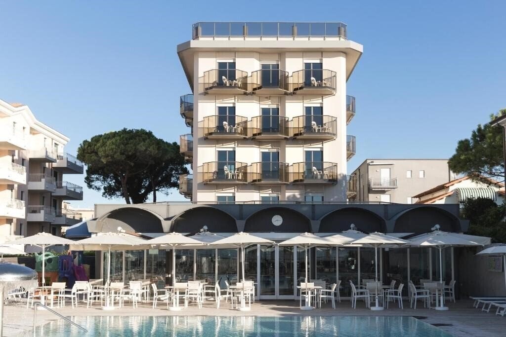 Отель Cambridge 4*
