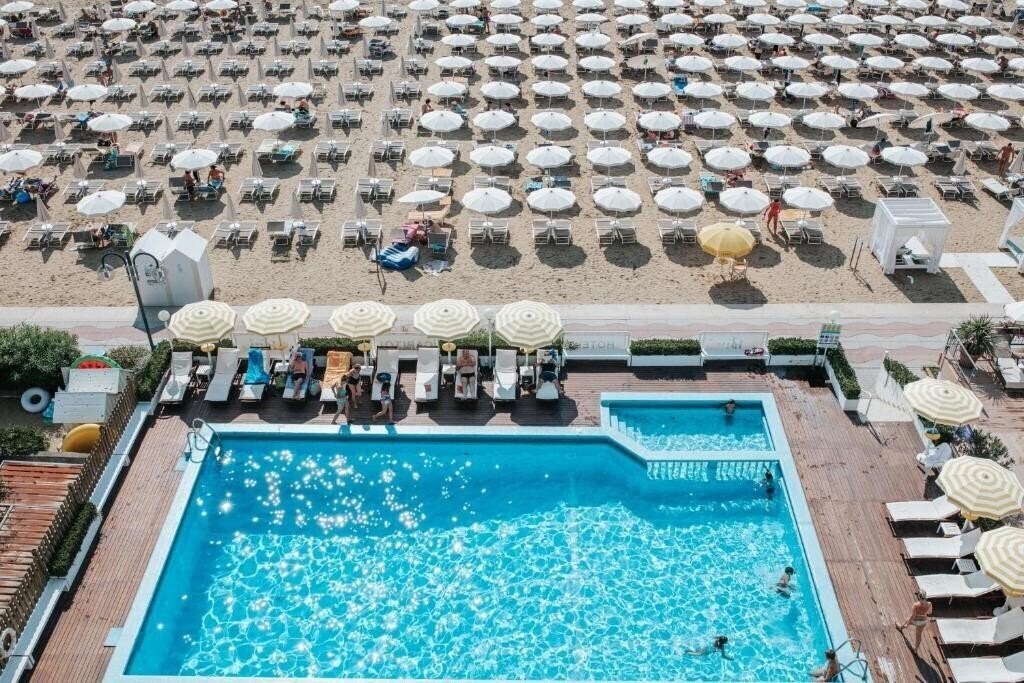 Картинка Capitol 3*