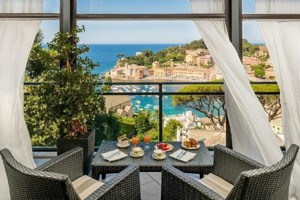 Отель Vis A Vis Sestri Levante 4*