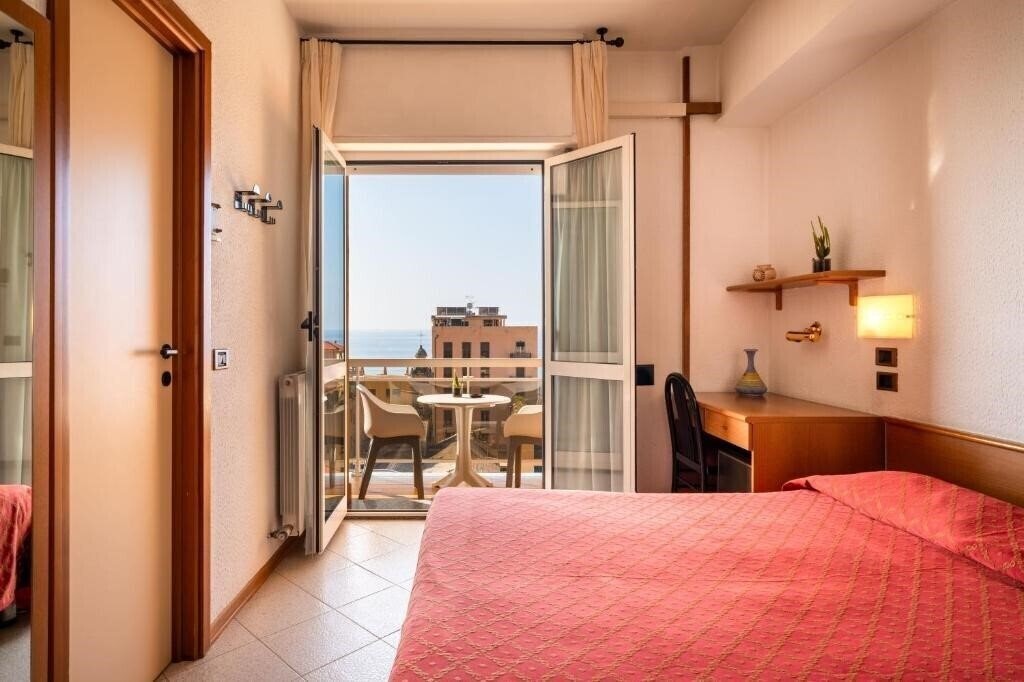Фото Hotel Careni Villa Italia 3*