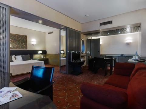 Готель NH Ambasciatori 4*