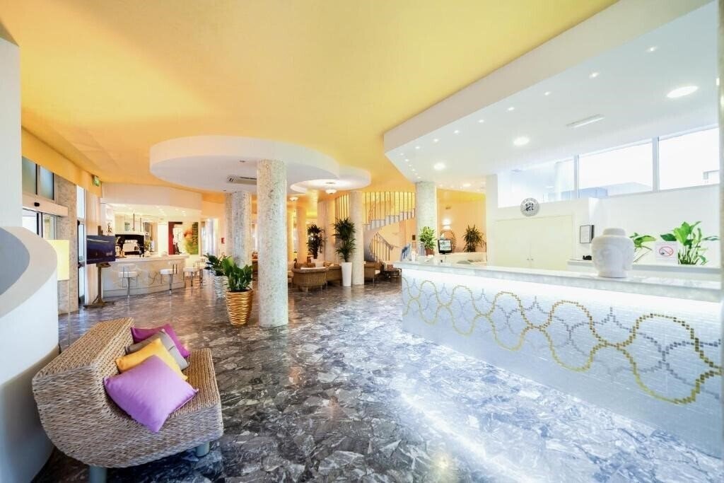 Фото Hotel American 4*
