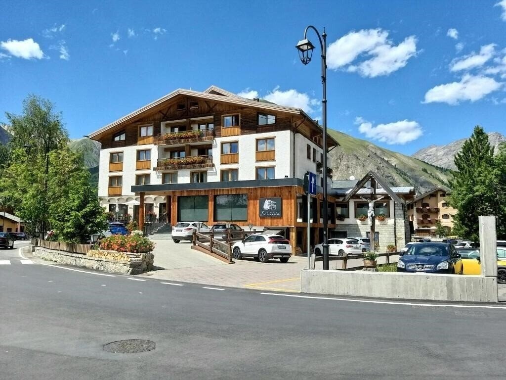 Готель Bernina 2*