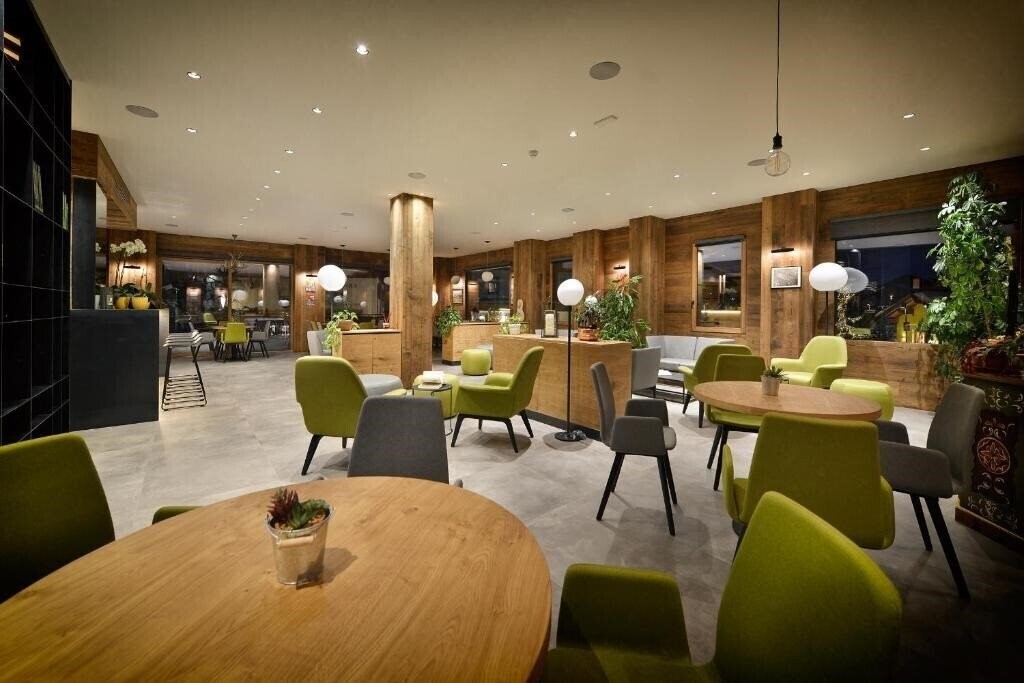 Фотографія Bernina 2*