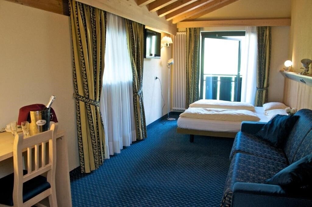 Фото Alexander Charme Hotel 4*