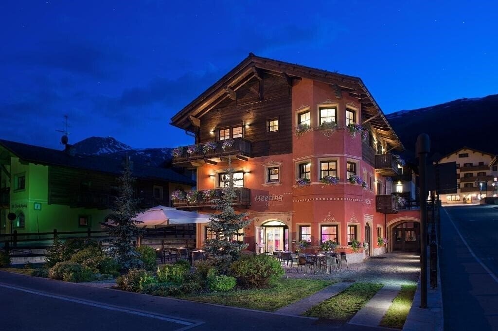 Отель Meeting Hotel (Livigno) 4*
