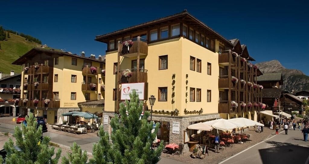 Готель Touring (Livigno) 4*