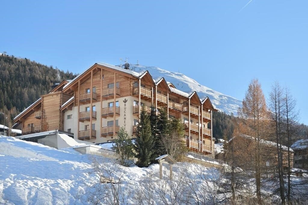 Отель Bucaneve 4*
