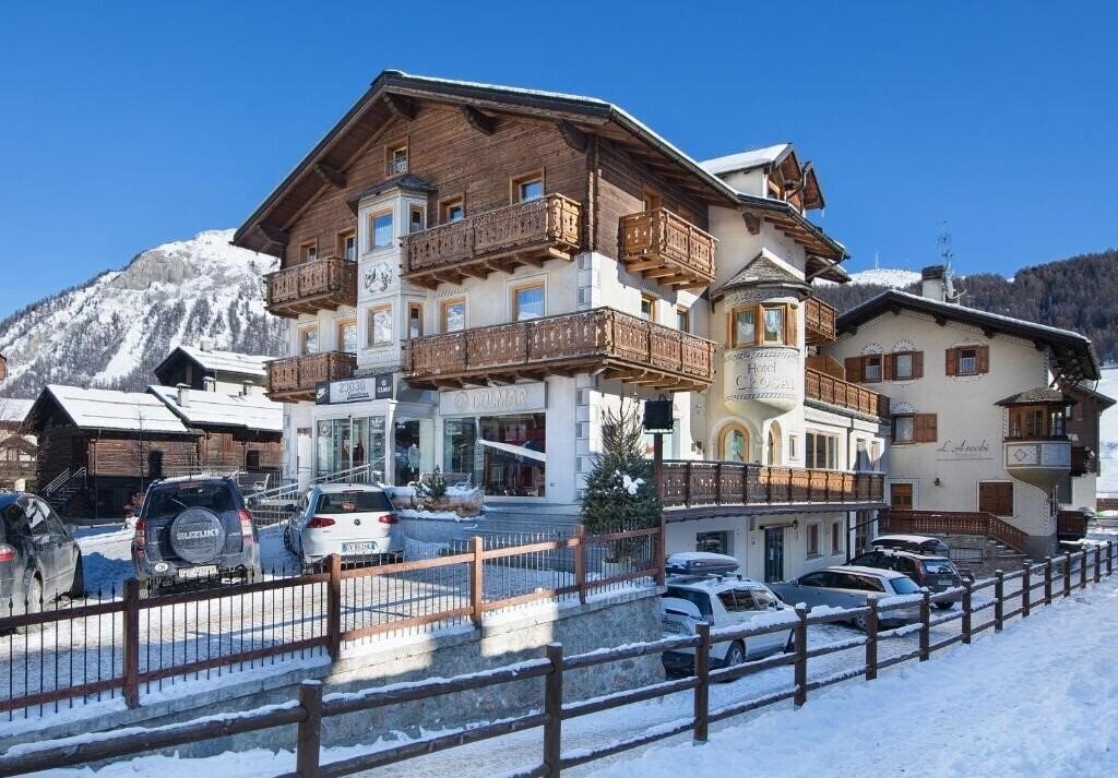 Отель Hotel Crosal 4*