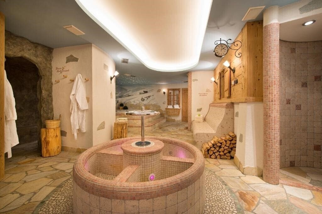 Фото Hotel Crosal 4*
