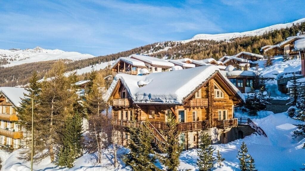 Отель Chalet Snowflake 3*