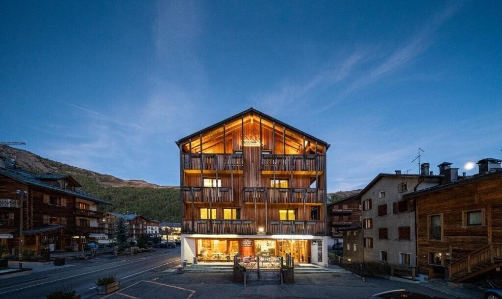 Отель Hotel Larice Suite&Breakfast 4*