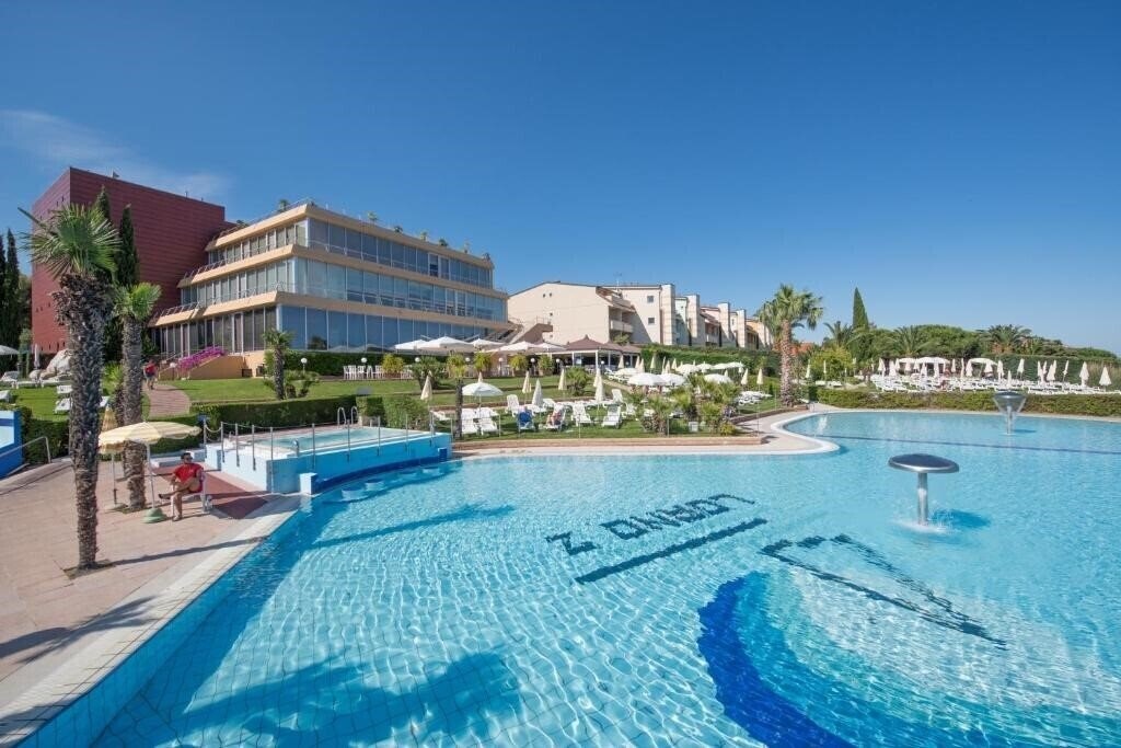 Отель Loano 2 Village 4*
