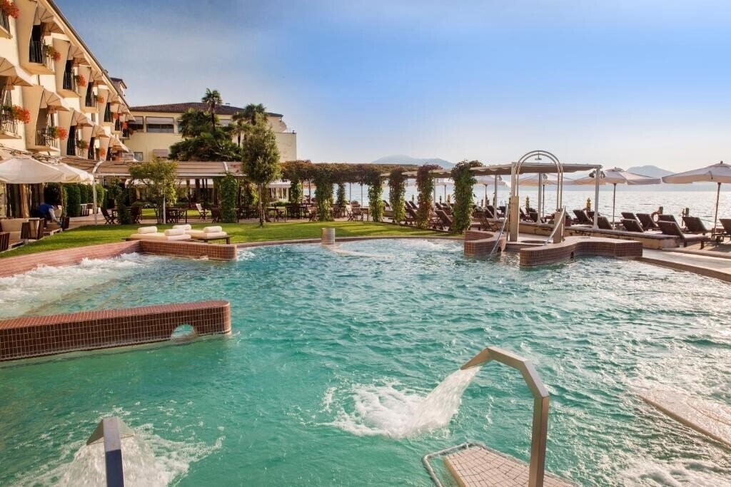 Готель Grand Hotel Terme Sirmione 5*