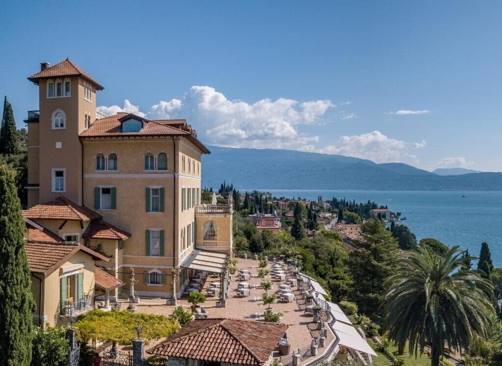 Отель Villa Del Sogno 5*