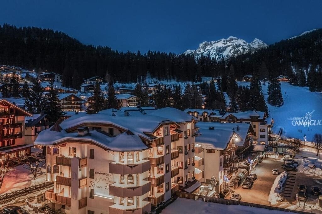 Отель Sport Hotel Romantic Plaza 4*