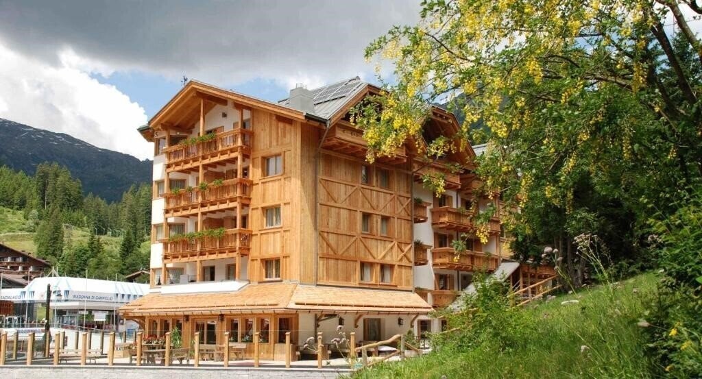 Готель Campiglio Bellavista 4*